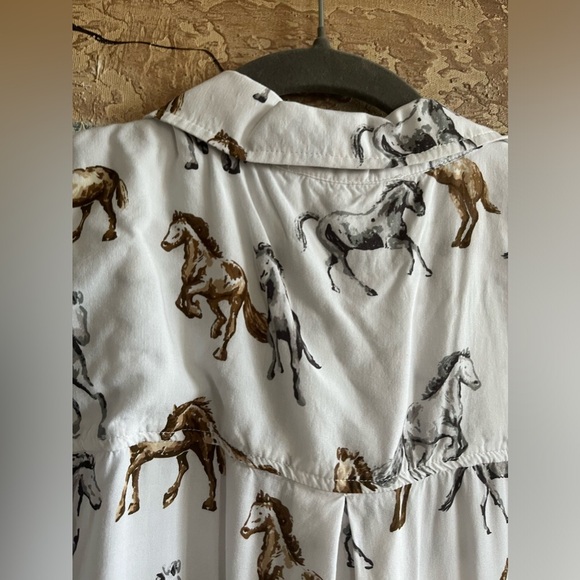 Jane + Delancey Horse-Print Button-down Blouse - Picture 7 of 10